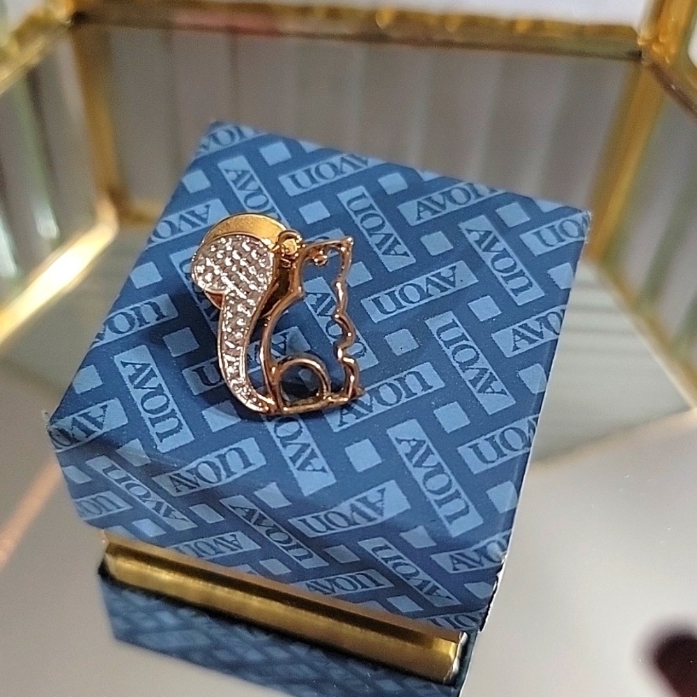 Avon Vintage Squirrel Lapel Tack Pin